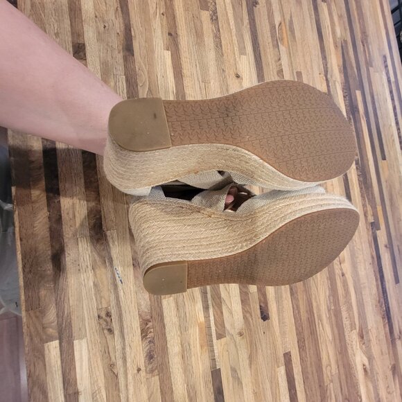 Michael Kors Damita wedge sandals in Pale Gold Linen - Picture 12 of 13